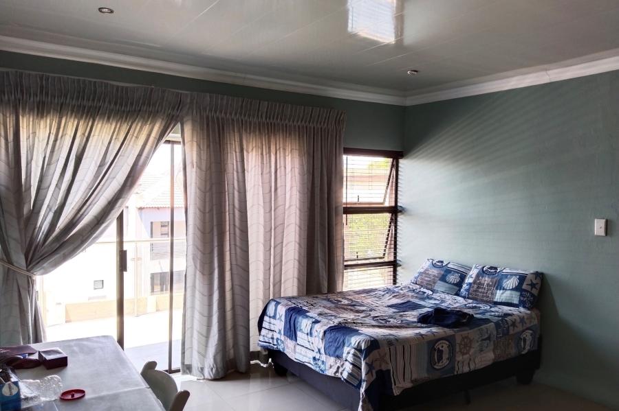 5 Bedroom Property for Sale in Birdwood Estate North West
